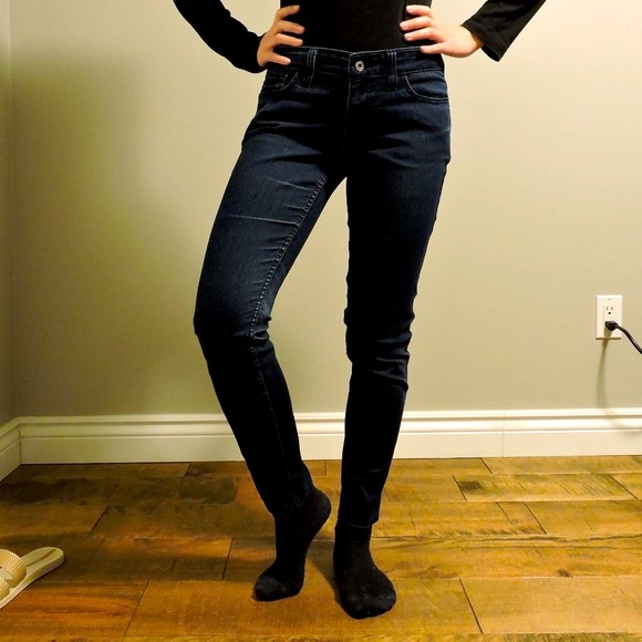 Guess Low-Rise Power Skinny Jeans, Dark Wash, Size US 27 - Picture 6 of 12